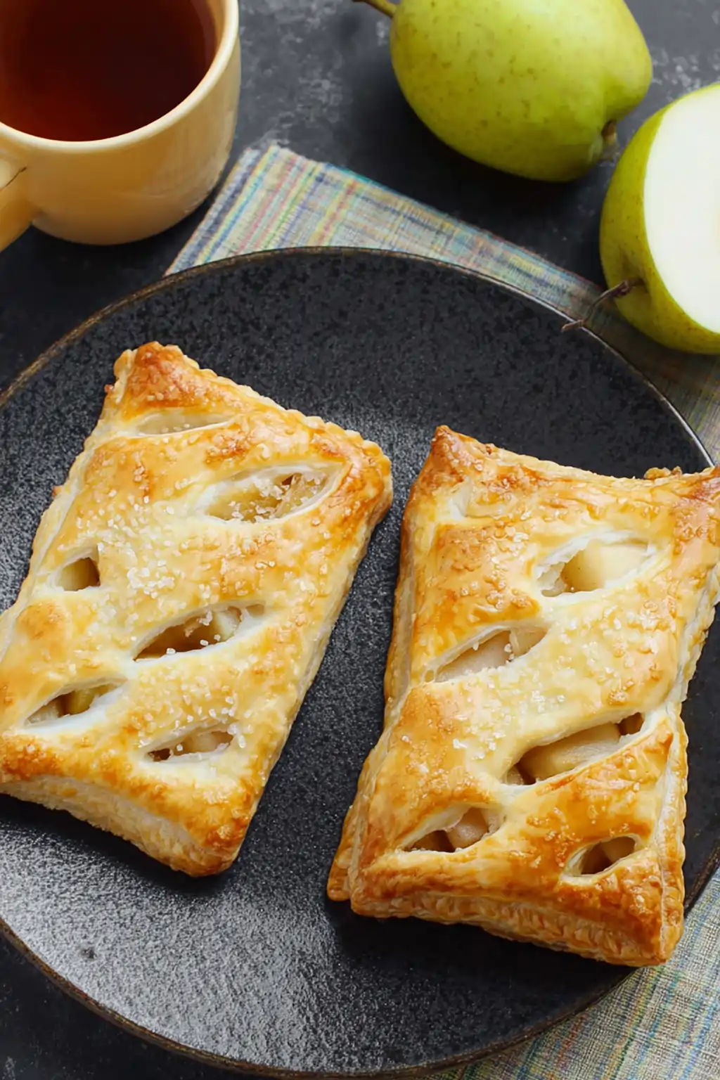 Слойки с сыром и фруктами