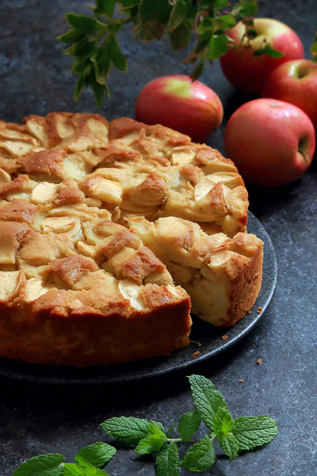 Шарлотка с яблоками